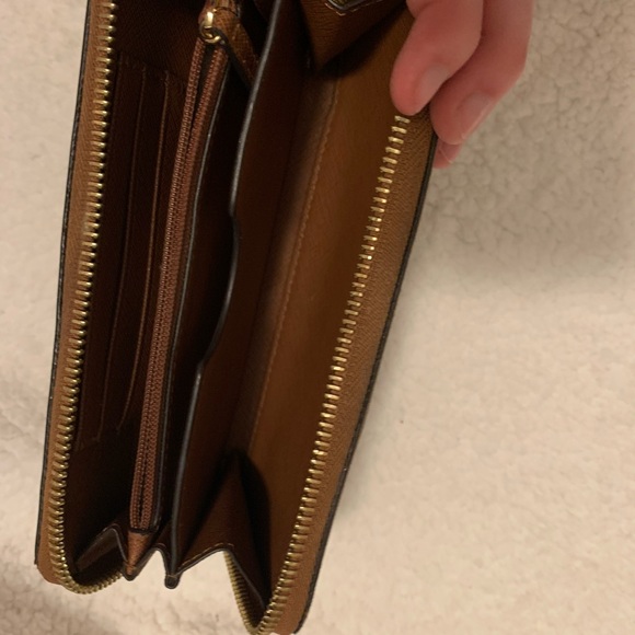 Adorable wallet (: - Picture 5 of 5